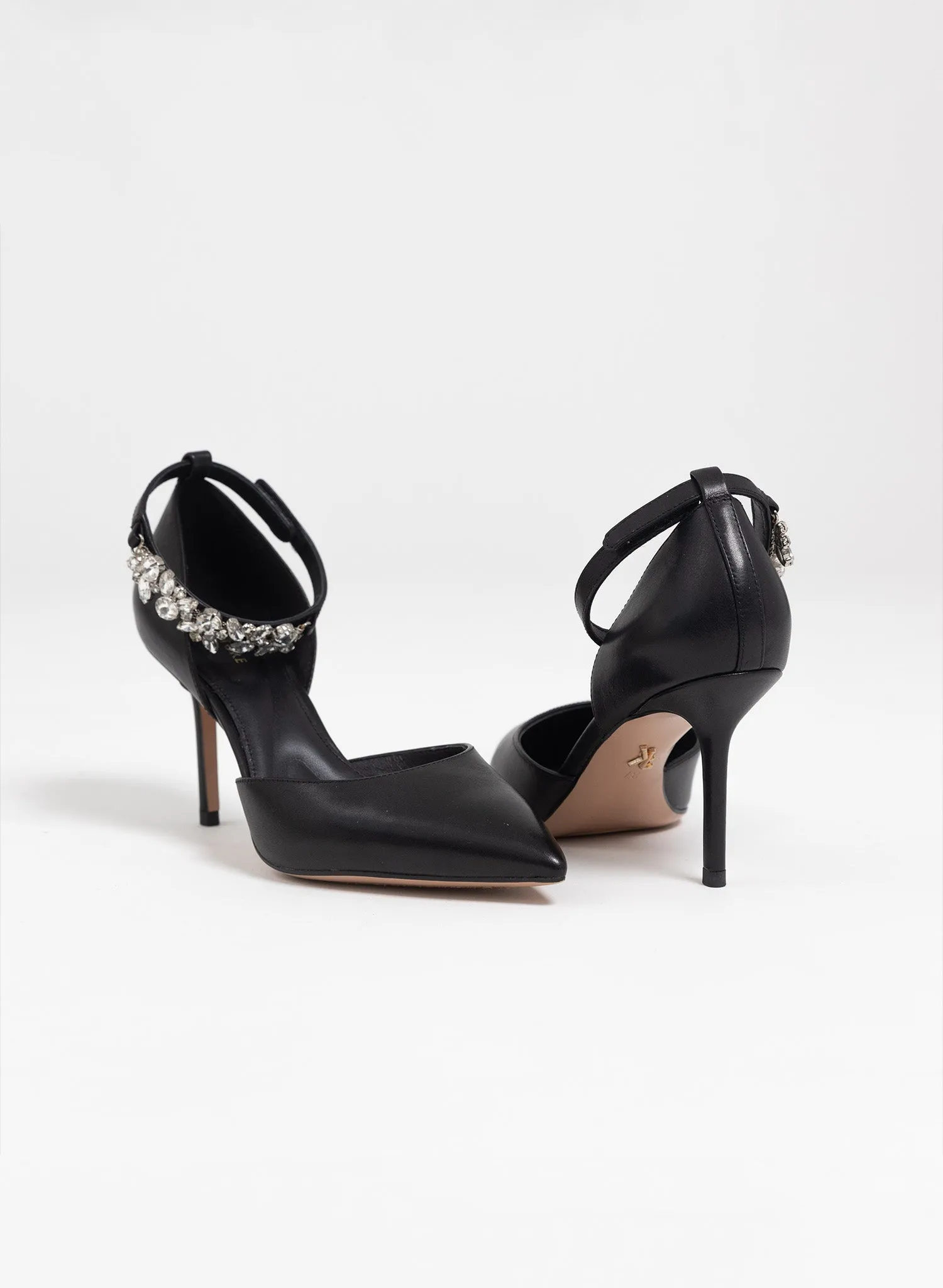 Adorné black flower strap and basic leather strap - One shoe, two strap options.