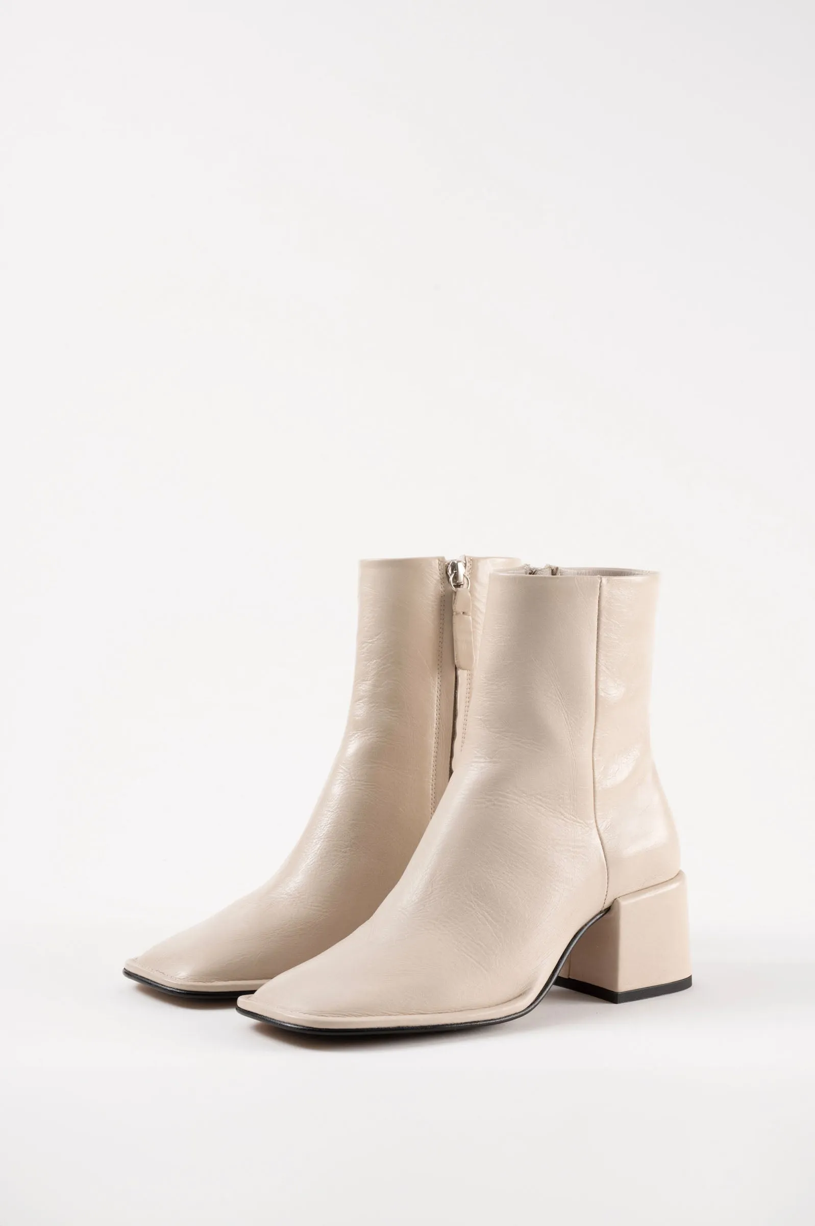 TARA - White Wrinkled Polished Leather Boots